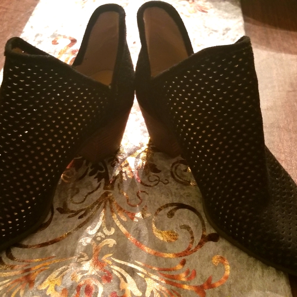 Lucky brand ladies booties, size-9
